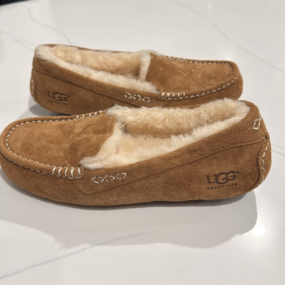 UGG Ansley Shearling Slippers Size 7 Brand NEW Never Worn